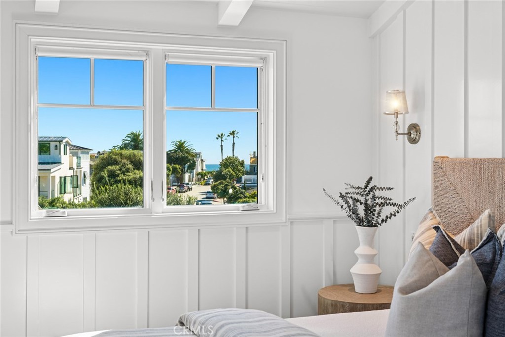 1701 E Balboa Boulevard