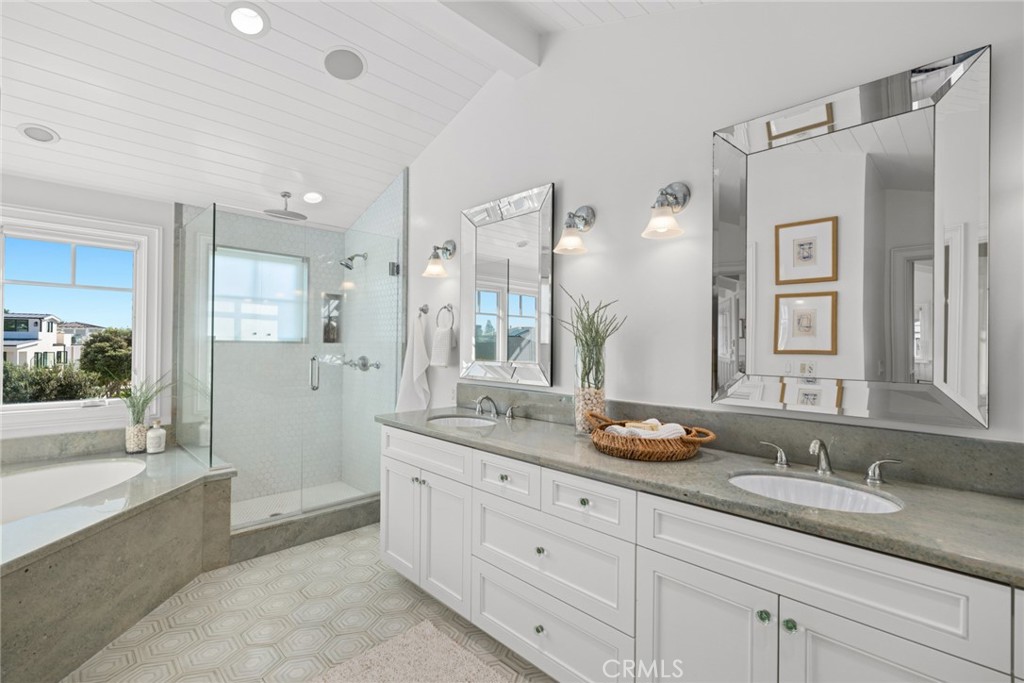 1701 E Balboa Boulevard