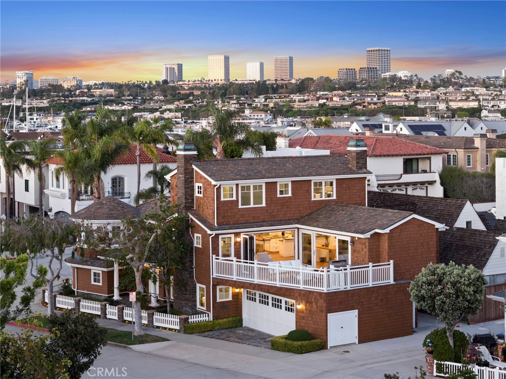 1701 E Balboa Boulevard