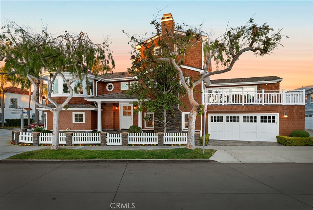 1701 E Balboa Boulevard