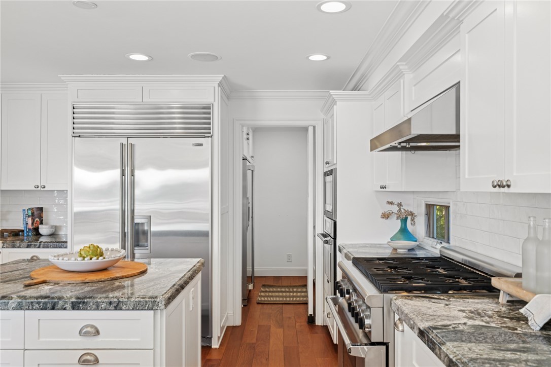 1701 E Balboa Boulevard