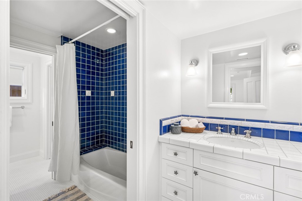 1701 E Balboa Boulevard