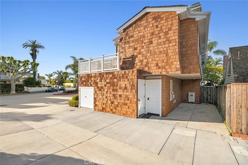 1701 E Balboa Boulevard