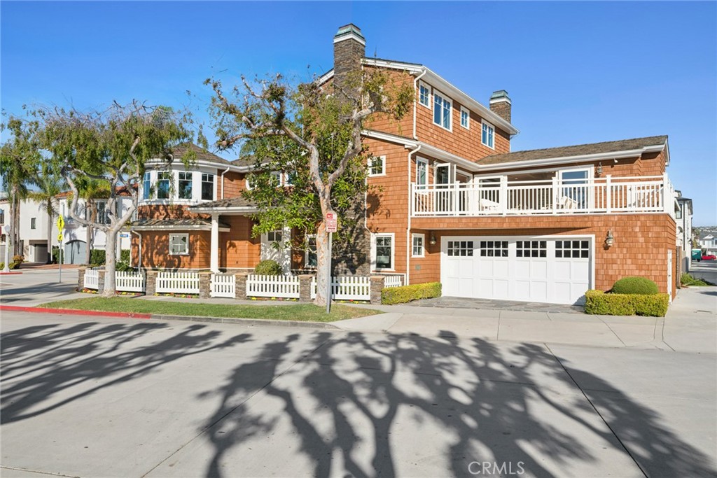 1701 E Balboa Boulevard