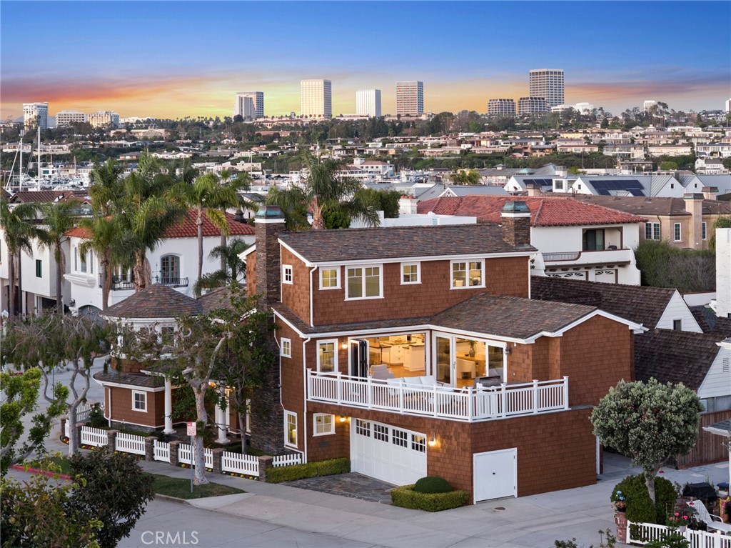 1701 E Balboa Boulevard