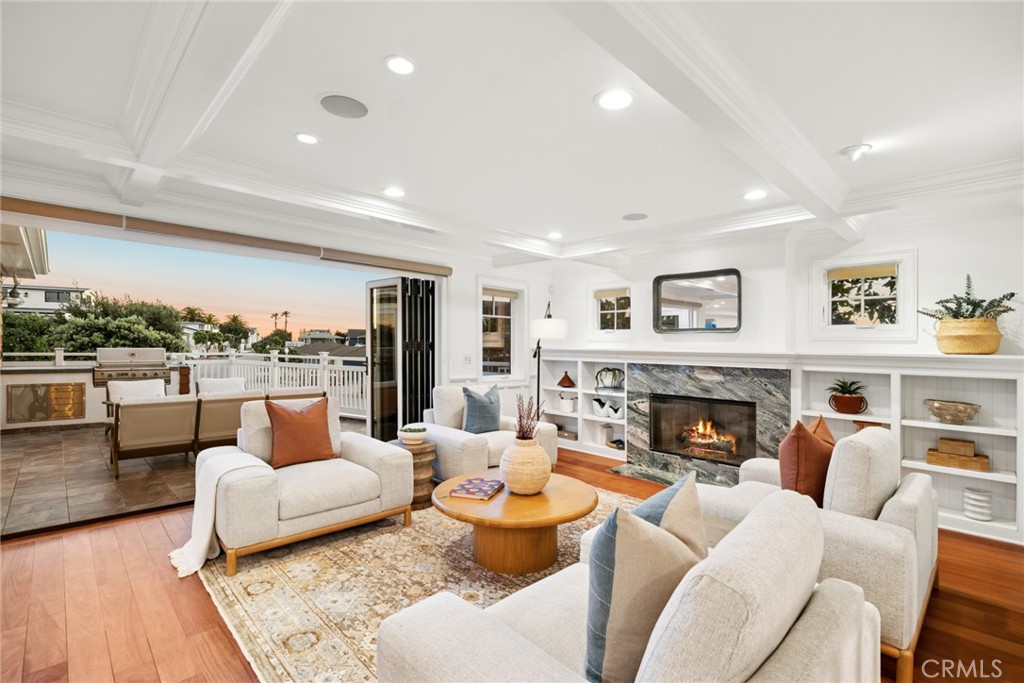 1701 E Balboa Boulevard