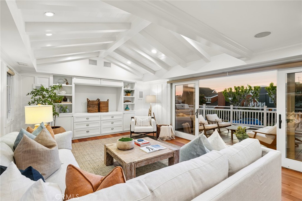 1701 E Balboa Boulevard