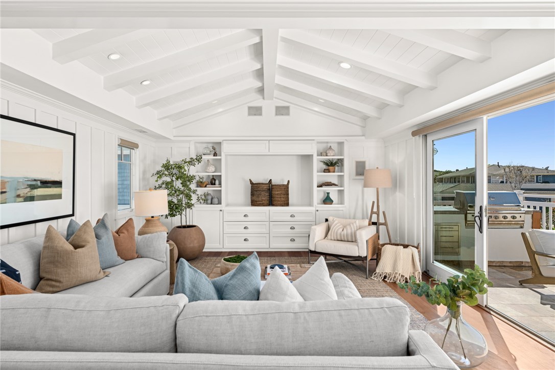 1701 E Balboa Boulevard