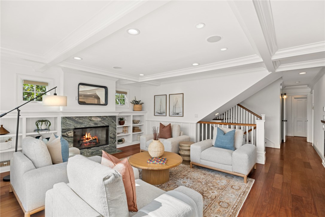 1701 E Balboa Boulevard