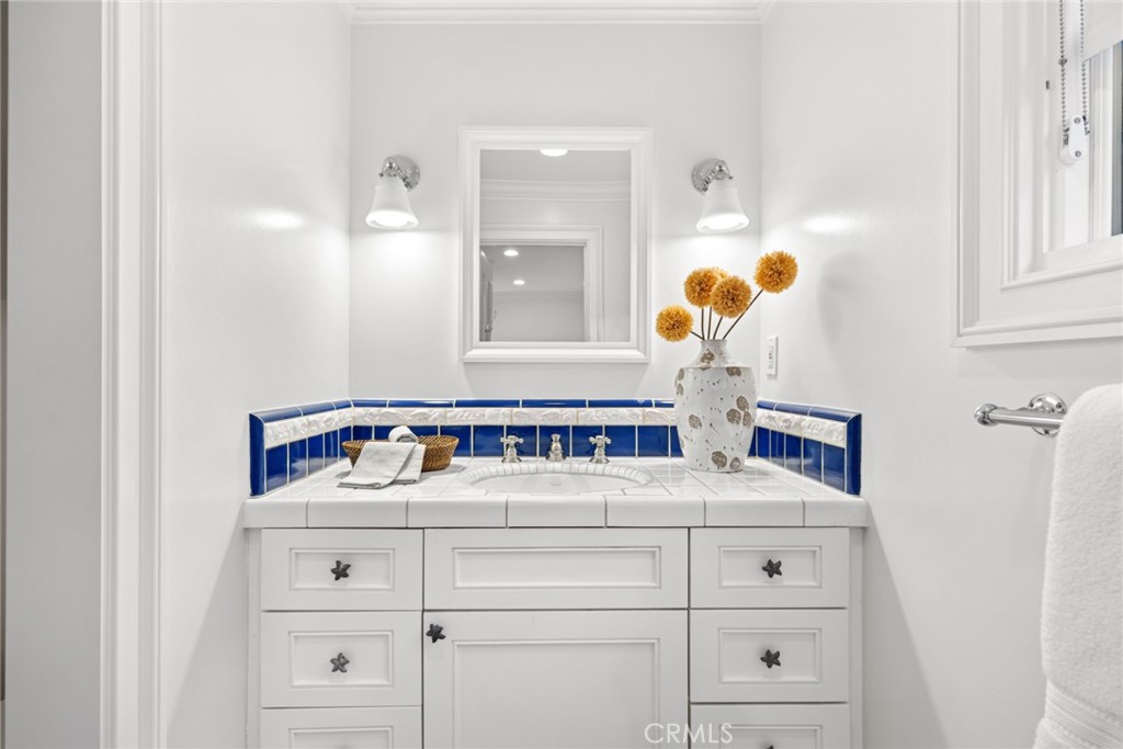 1701 E Balboa Boulevard