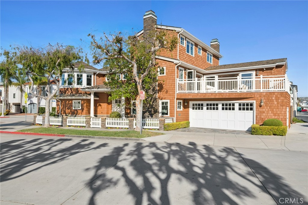 1701 E Balboa Boulevard