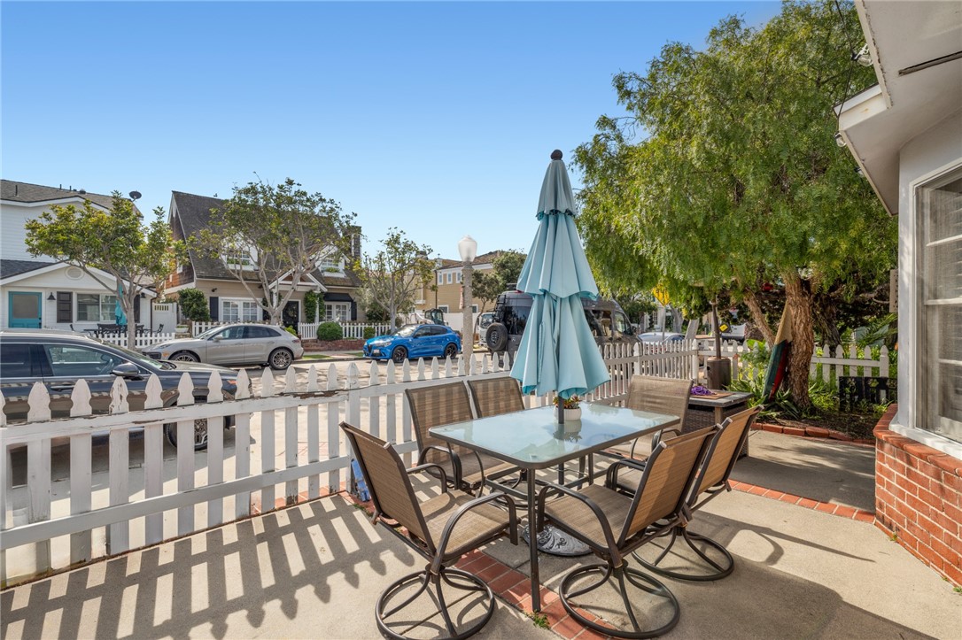 1574 E Ocean