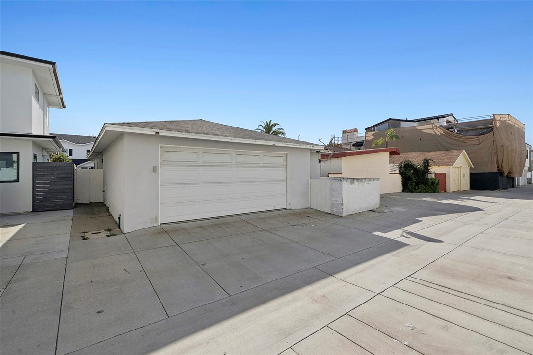 1574 E Ocean