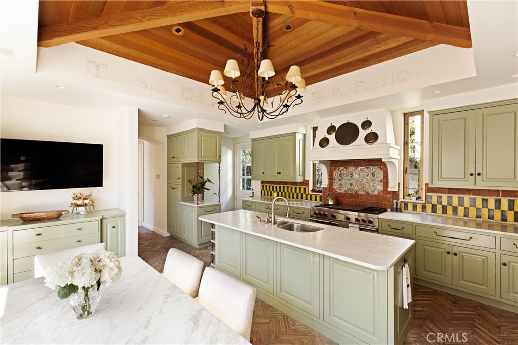 2116 E Balboa Boulevard