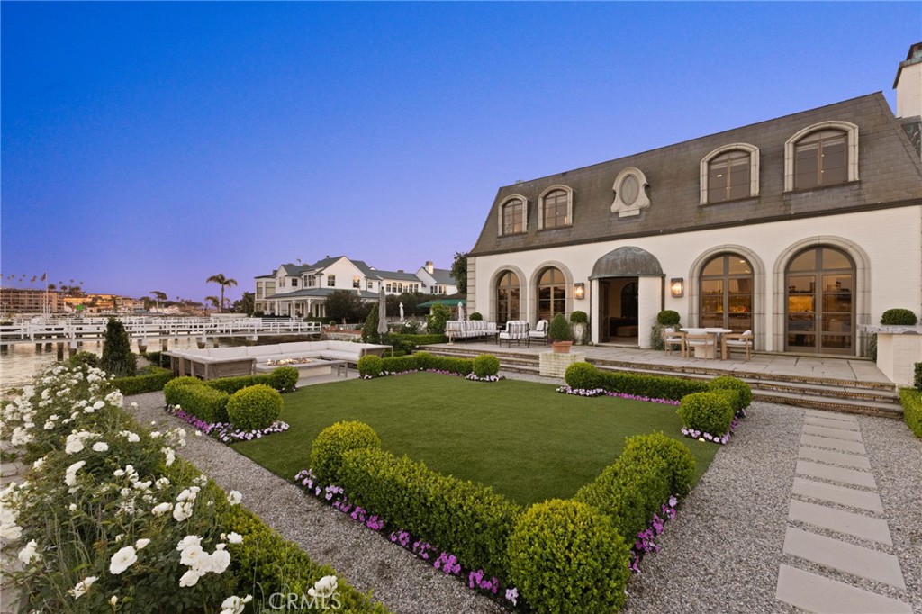 2116 E Balboa Boulevard