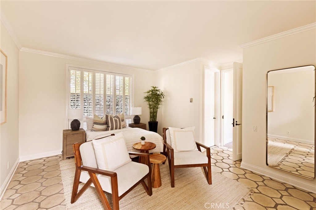 2116 E Balboa Boulevard