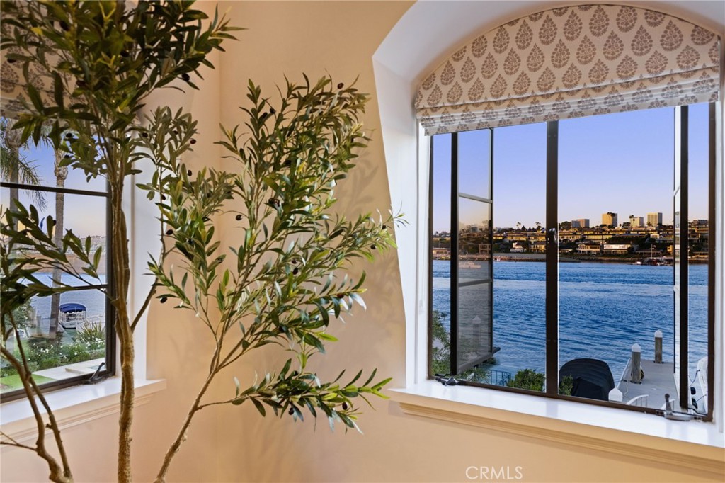 2116 E Balboa Boulevard