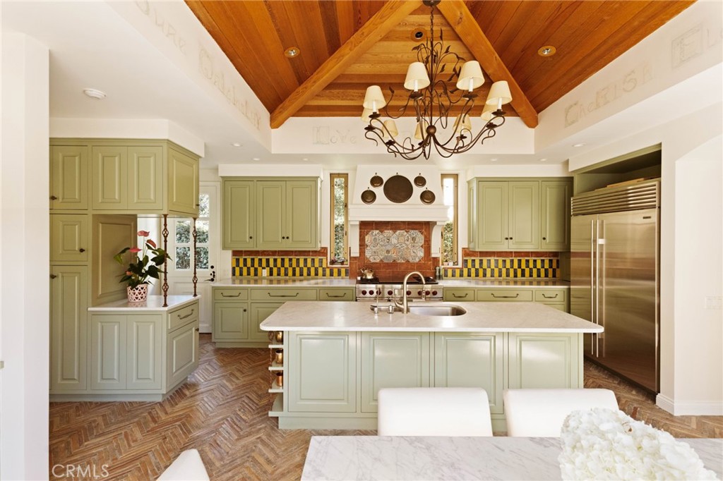 2116 E Balboa Boulevard