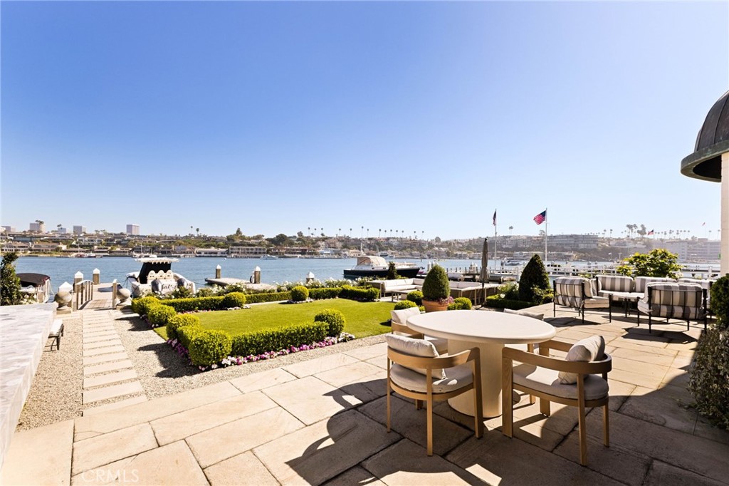 2116 E Balboa Boulevard