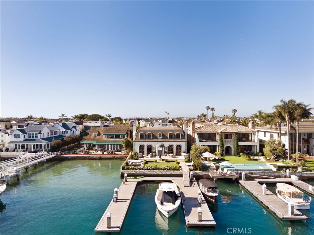 2116 E Balboa Boulevard
