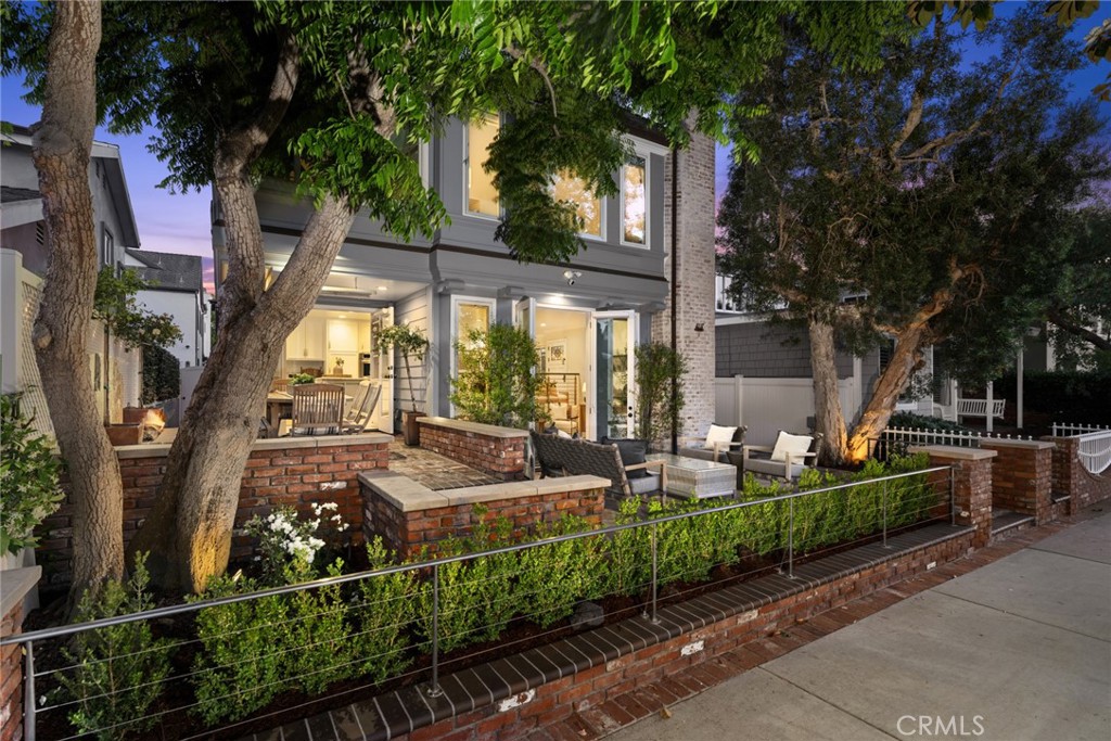 2117 Miramar Drive