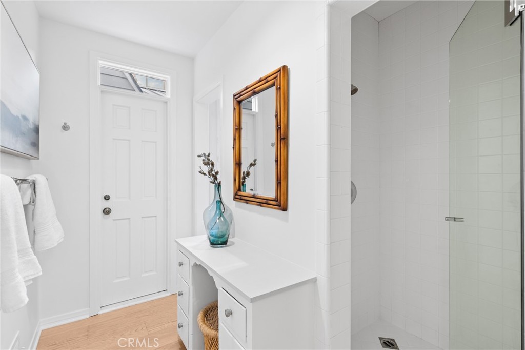 1411 E Bay