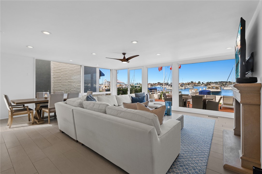 1202 E Balboa Boulevard