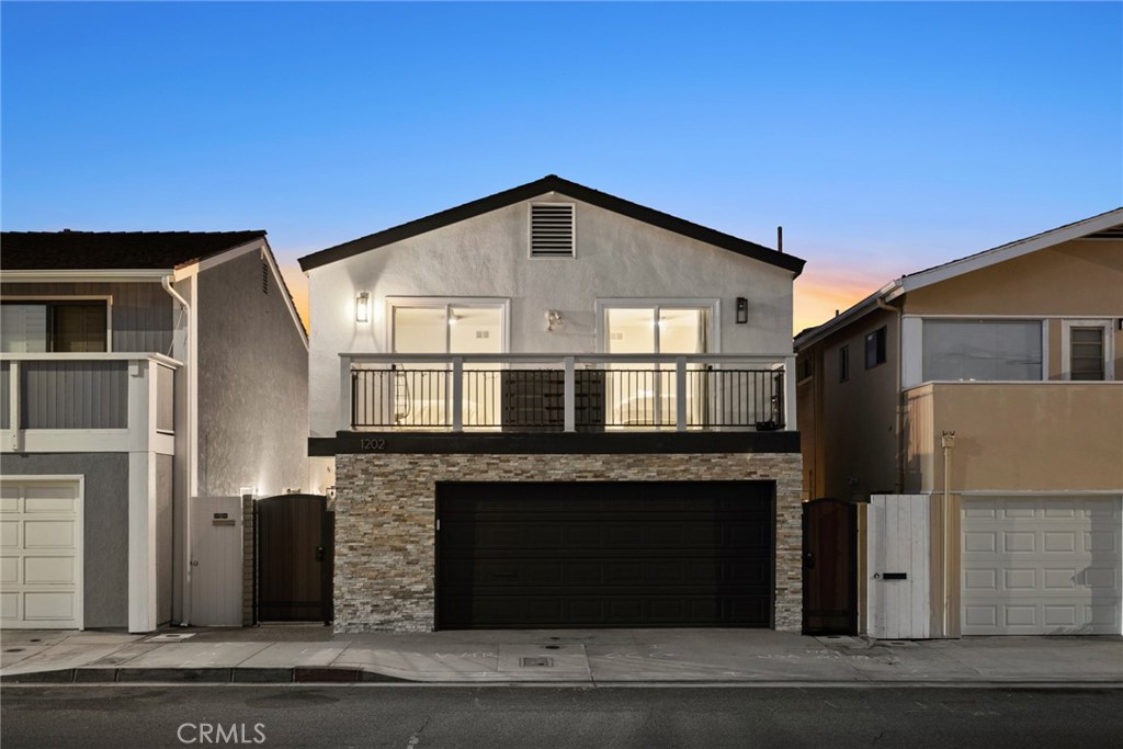 1202 E Balboa Boulevard