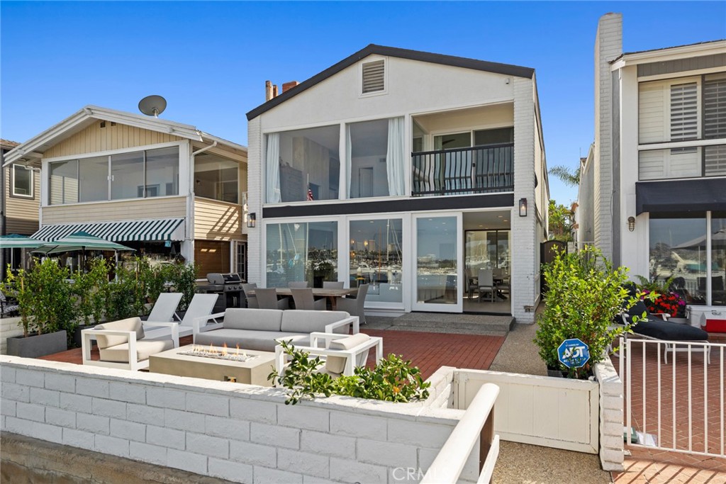 1202 E Balboa Boulevard