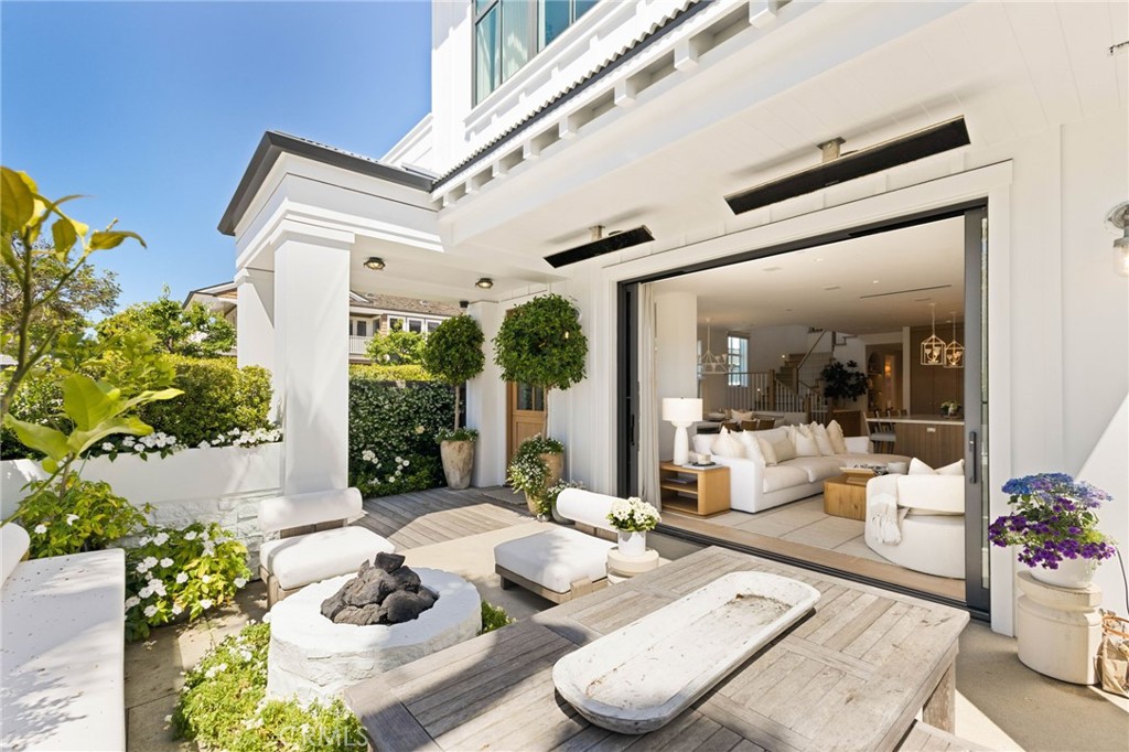1416 E Balboa Boulevard