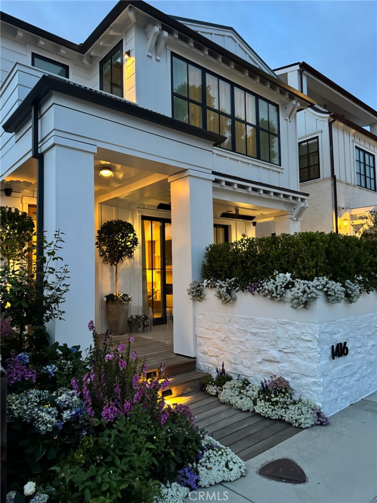 1416 E Balboa Boulevard