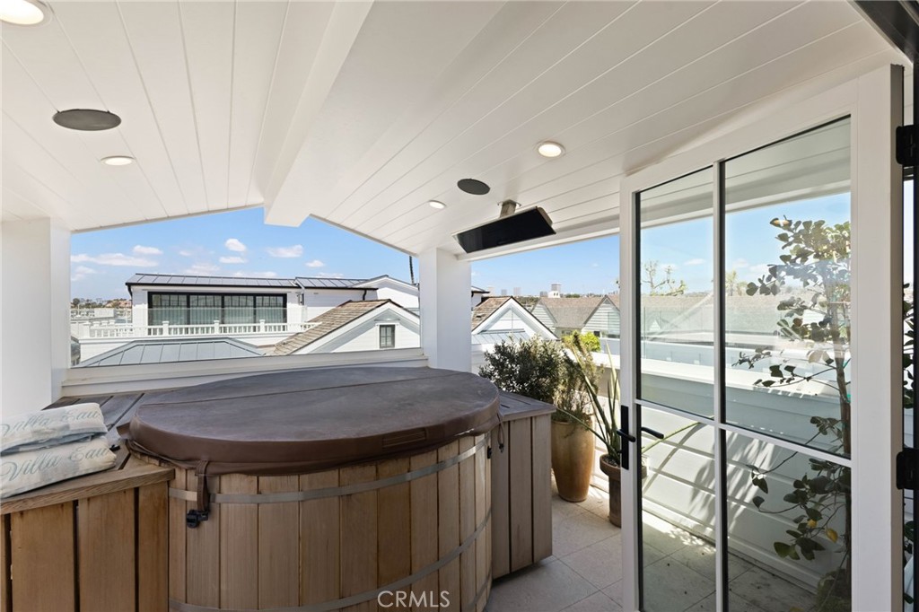 1416 E Balboa Boulevard