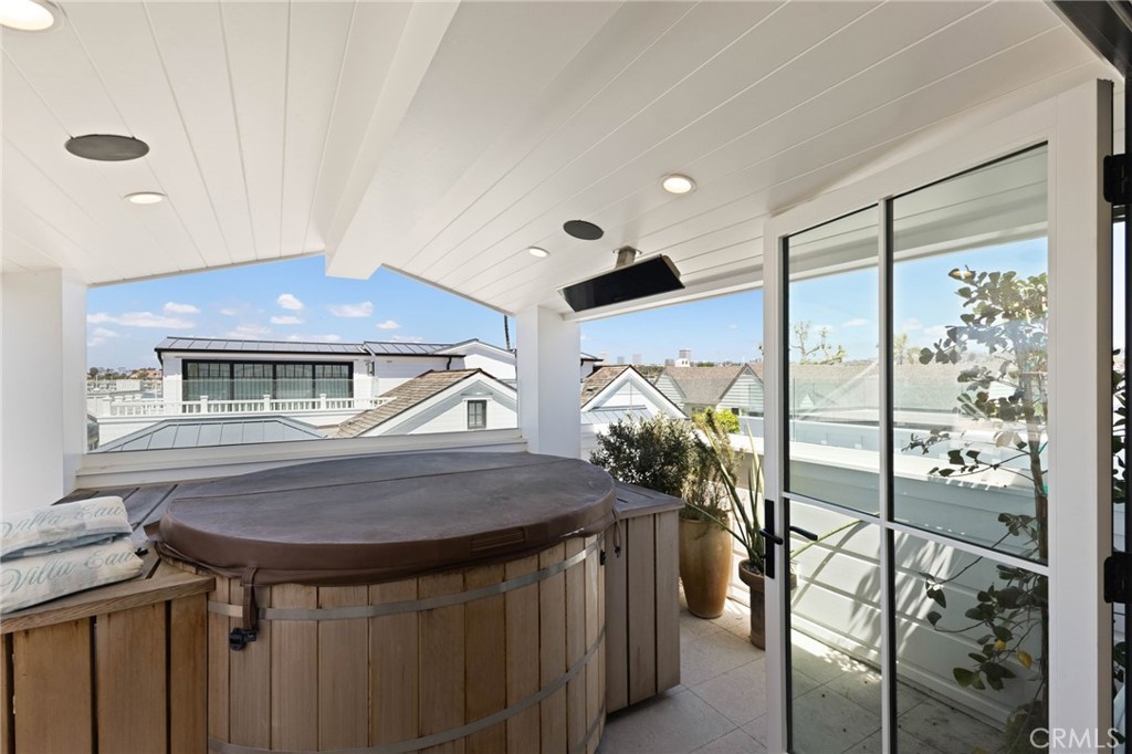 1416 E Balboa Boulevard