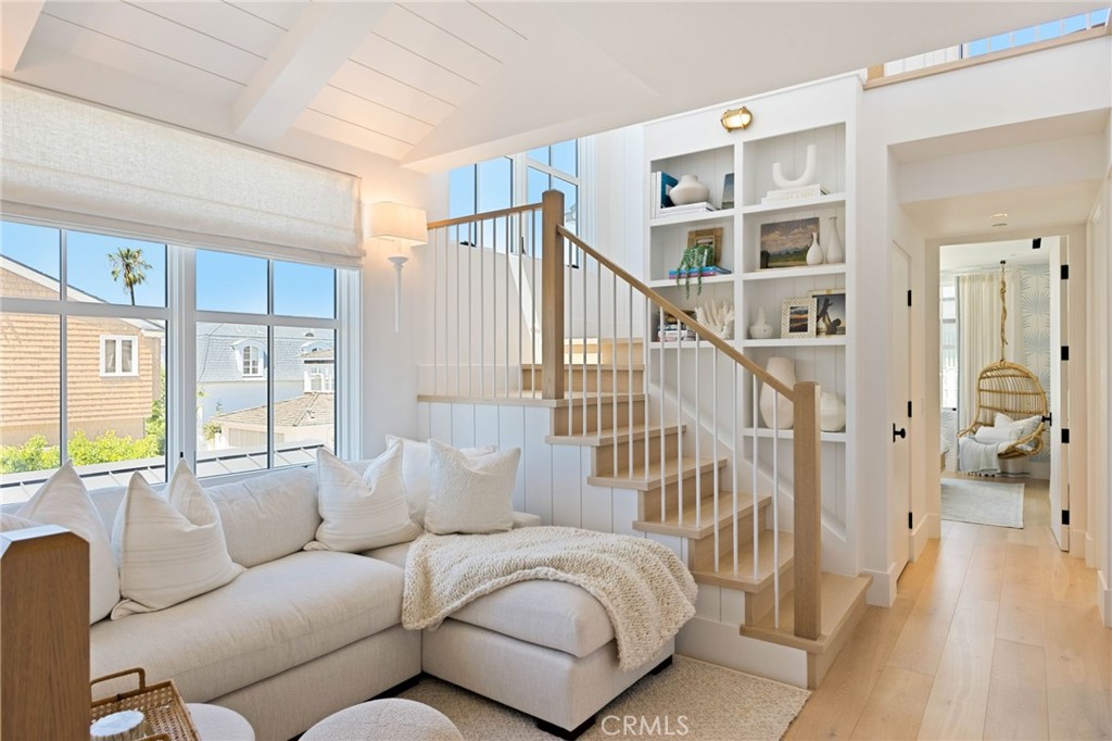 1416 E Balboa Boulevard
