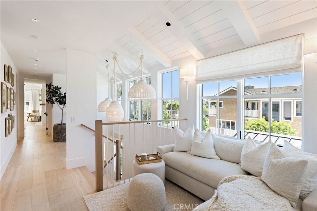 1416 E Balboa Boulevard