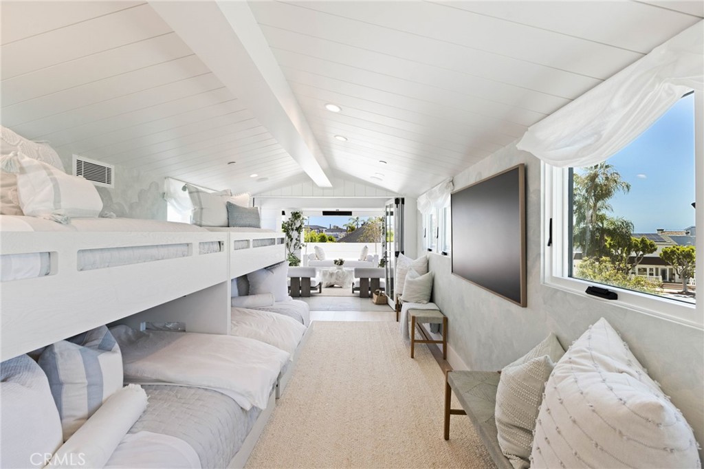 1416 E Balboa Boulevard