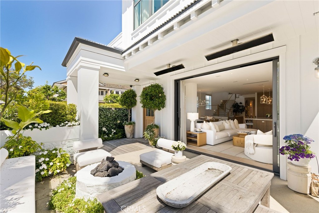 1416 E Balboa Boulevard