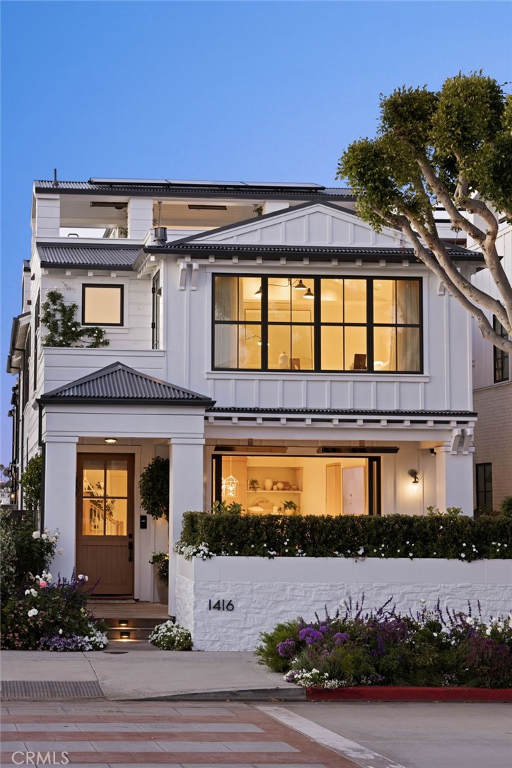 1416 E Balboa Boulevard