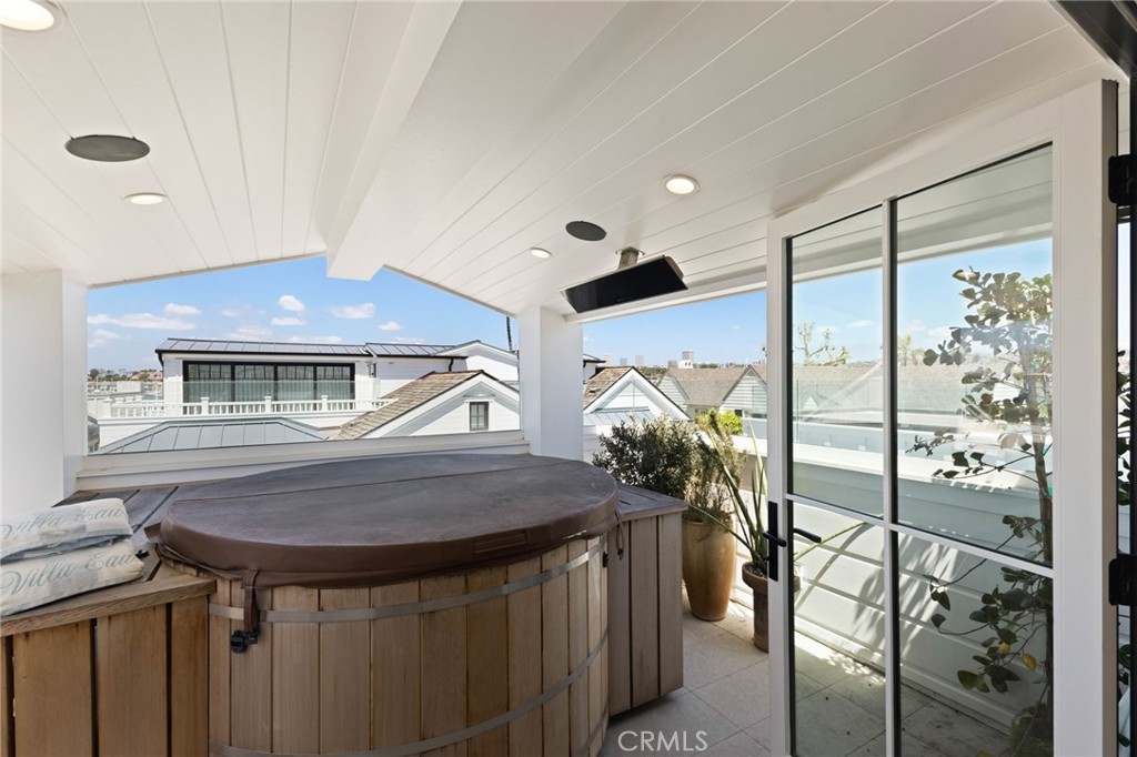 1416 E Balboa Boulevard