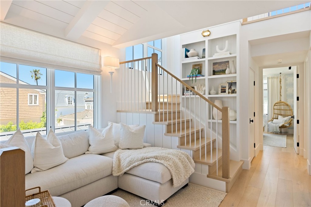 1416 E Balboa Boulevard