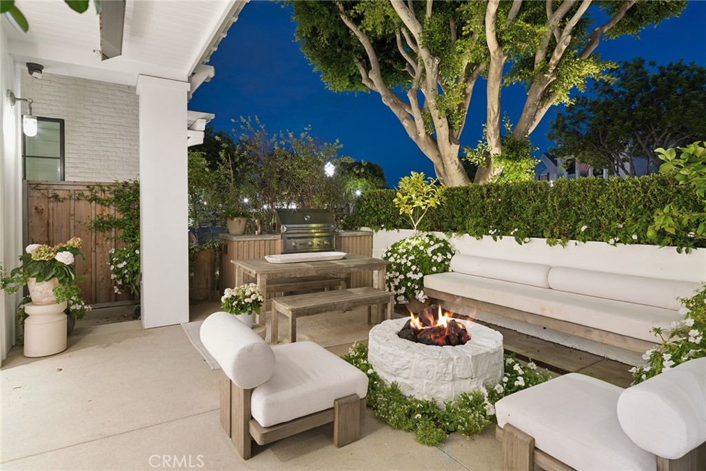 1416 E Balboa Boulevard