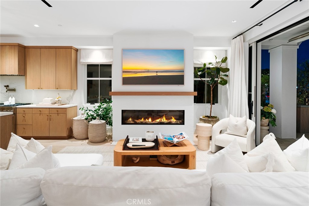 1416 E Balboa Boulevard