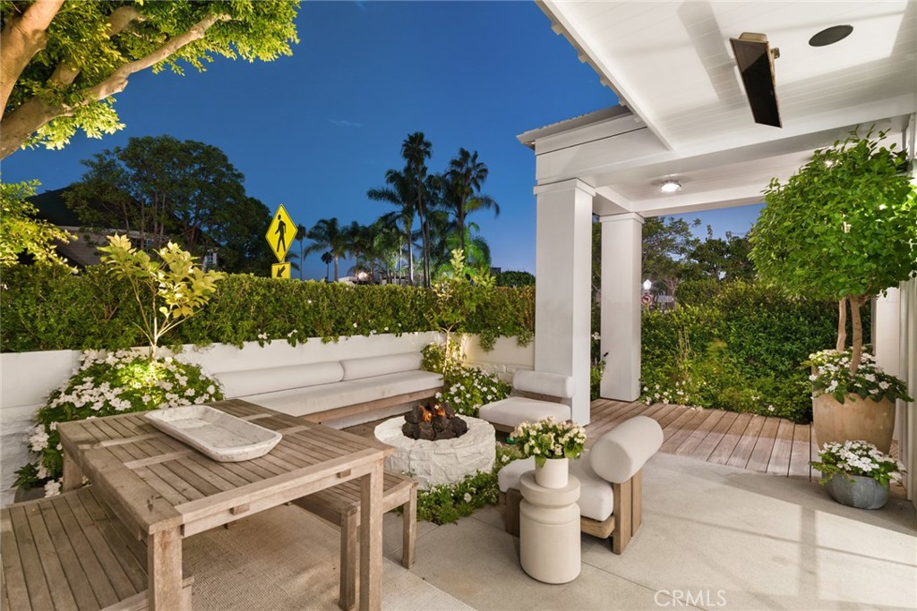 1416 E Balboa Boulevard