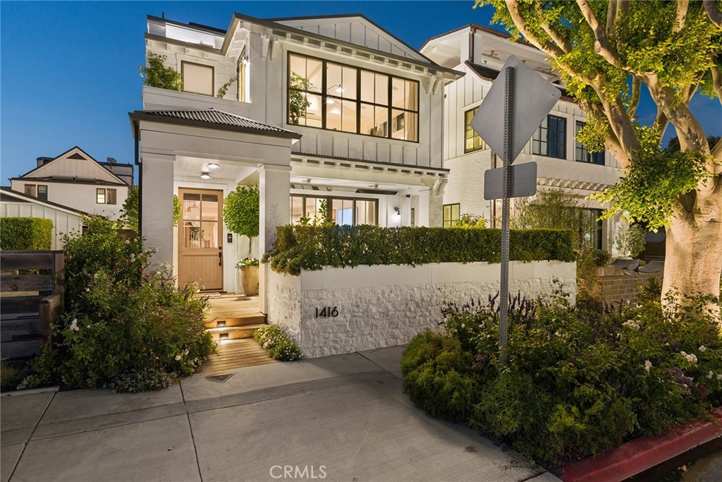 1416 E Balboa Boulevard