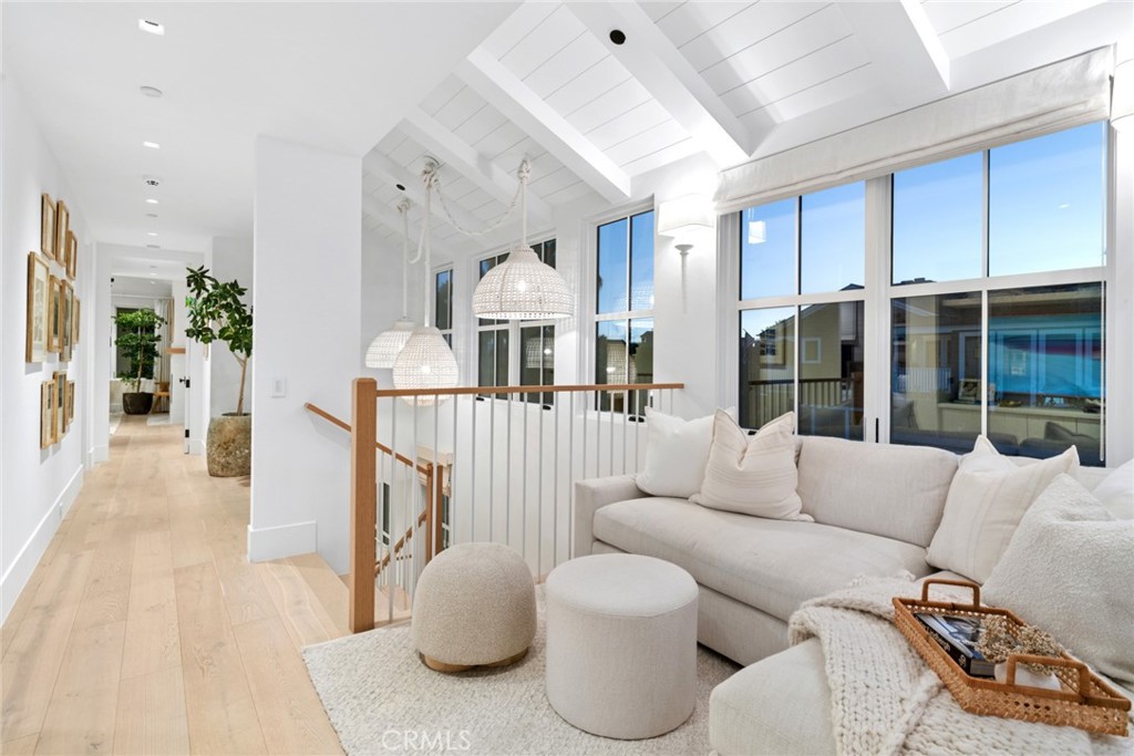 1416 E Balboa Boulevard