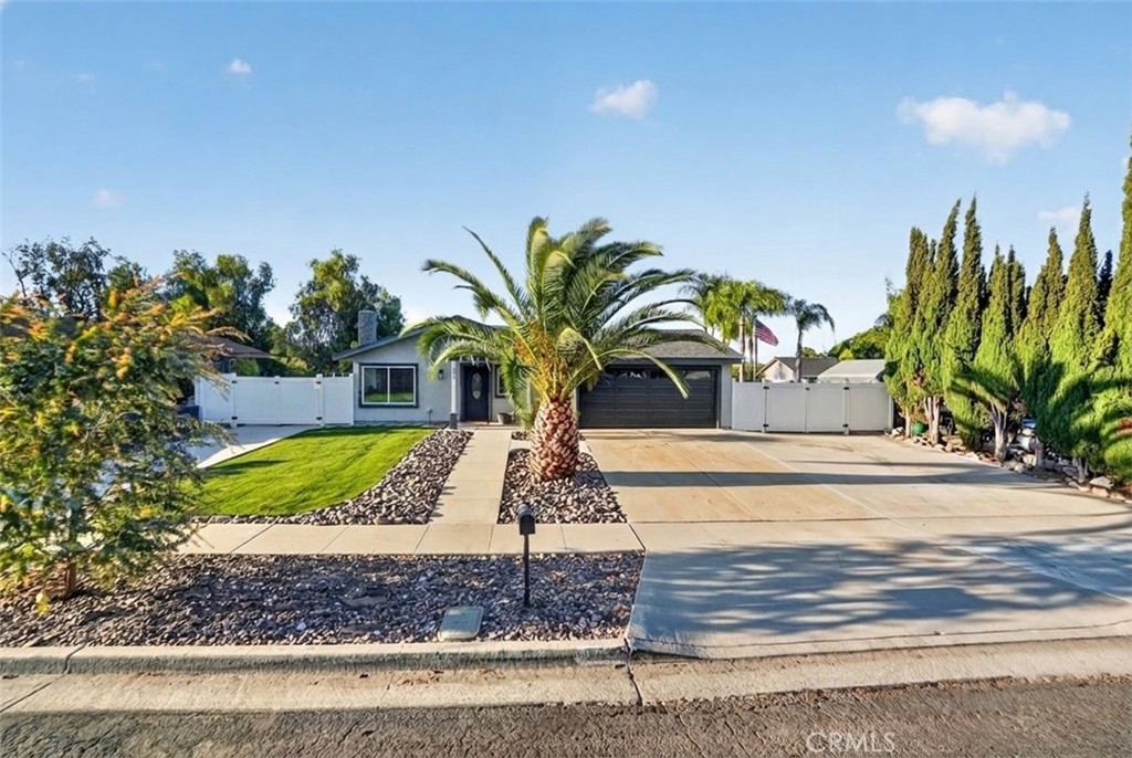 843 W Francis