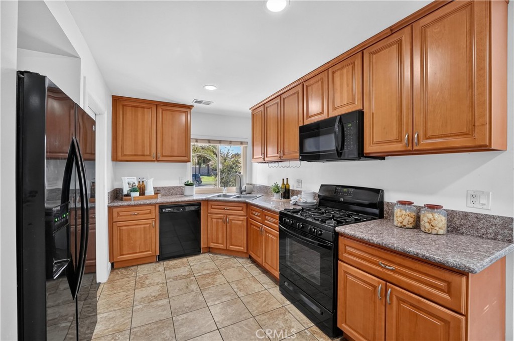 843 W Francis