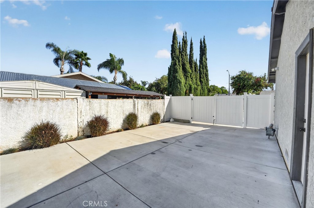 843 W Francis