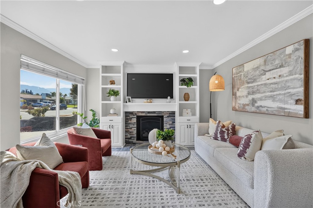 843 W Francis