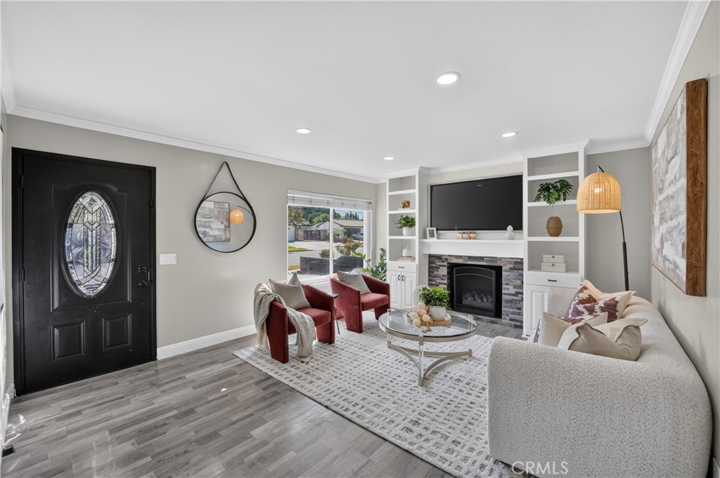 843 W Francis
